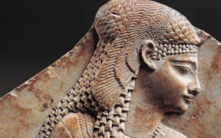 Những kế sách nắm giữ quyền lực của Nữ hoàng Cleopatra