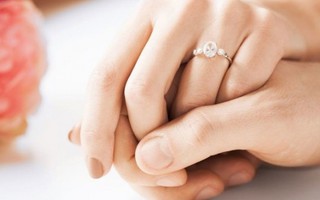 Câu trả lời cho ngón áp út đeo nhẫn cưới