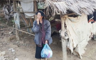 Người phụ nữ mù được bạn đọc ủng hộ tiền xây nhà mới 