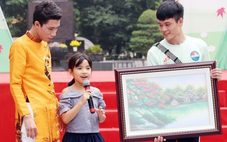 Bé gái 9 tuổi giành quyền mua bức tranh cụ bà người Nhật tặng Mottainai 2018