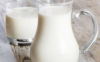 Sữa tươi giao tận nhà: Cảnh báo nhiễm khuẩn 