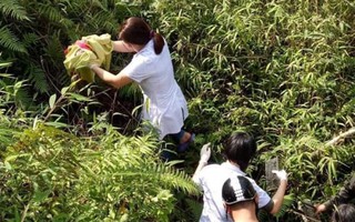 Hà Giang: Bác sĩ đỡ đẻ cho sản phụ ngay tại khe núi