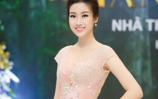 Hoa hậu Đỗ Mỹ Linh ngọt ngào với váy tông màu pastel 