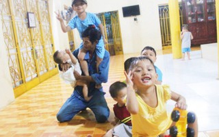 11 trẻ ở tịnh xá Ngọc Tuyền được đưa về trung tâm bảo trợ