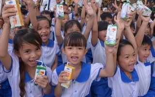 Gần nửa triệu học sinh được uống sữa miễn phí 