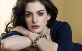 Anne Hathaway lao vào ‘cuộc chiến’ giảm cân sau sinh