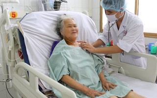 Cụ bà 80 tuổi phải cắt bỏ 3m ruột do bị hoại tử