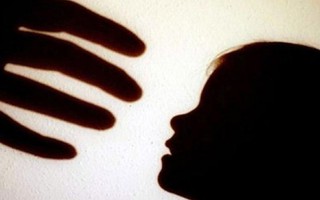 5 thủ đoạn kẻ xâm hại tình dục thường dụ dỗ trẻ em