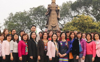Hội LHPN Việt Nam dâng hương tại đền thờ Nguyên phi Ỷ Lan