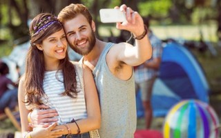 Chụp ảnh selfie có thể ảnh hưởng đến tình yêu?