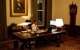 Tổng thống Obama: Người đàn ông của bóng đêm