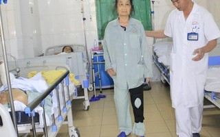 20 năm đau khớp gối, nữ bệnh nhân thoát cảnh phải bò nhờ phẫu thuật 