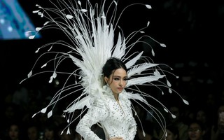 Hoa hậu Trương Hồ Phương Nga tái xuất trên sàn diễn thời trang