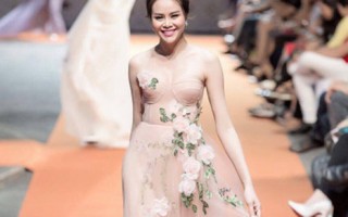 Hoa hậu Điện ảnh Sella Trương lãng mạn, ngọt ngào với đầm kết hoa