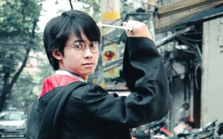 Bản sao của Harry Potter dạo phố Hà Nội