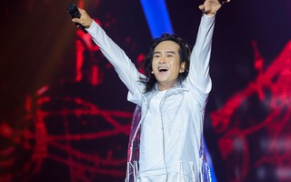 Hóa thân hoàn hảo thành ca sĩ Minh Thuận, Hùng Thuận lần thứ 3 đoạt giải Nhất