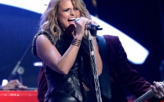 Miranda Lambert giành giải Nữ nghệ sĩ của năm