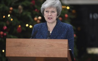 Nữ Thủ tướng Anh Theresa May vượt qua cuộc bỏ phiếu bất tín nhiệm