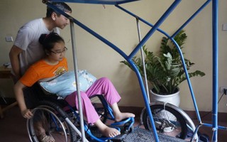 Cả nhà lo khi con gái khuyết tật được tuyển thẳng vào ĐH Bách khoa