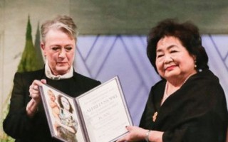  Cụ bà đại diện Tổ chức Xóa bỏ hạt nhân nhận giải Nobel Hòa bình 2017