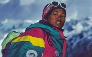 Người phụ nữ Nepal đầu tiên vượt định kiến để chinh phục đỉnh Everest