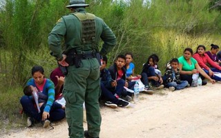 Chính quyền Tổng thống Trump đối mặt với khủng hoảng trẻ nhập cư không gia đình