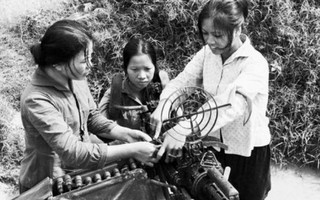 Vẻ đẹp phụ nữ Việt Nam thời chiến