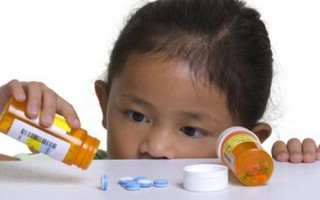 Tự cho trẻ sử dụng kháng sinh là hại con