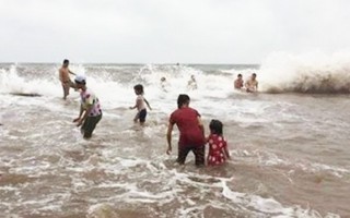 Thận trọng khi tắm tại các bãi biển Nam Định