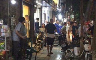 Chồng truy sát vợ và bạn trai tại shop thời trang ở phố cổ Hà Nội