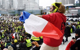 Pháp: Hàng nghìn người biểu tình 'Áo vàng' tiếp tục xuống đường