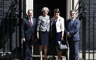 Đảng của Thủ tướng Theres May đổi 1,3 tỷ USD lấy ủng hộ từ Bắc Ireland