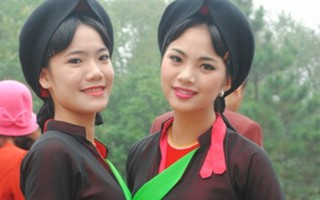 Nguồn gốc chiếc khăn mỏ quạ của phụ nữ Việt