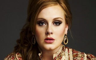 Mắt sâu cuốn hút giống Adele