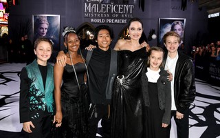 Angelina Jolie tươi tắn cùng các con dự công chiếu phim mới ‘Tiên hắc ám’