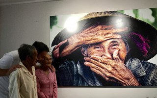  “Vẻ đẹp không tuổi” của những cụ bà Việt Nam