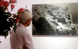 Tháo mác 18+ cho triển lãm ảnh nude đầu tiên tại Hà Nội