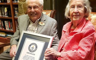 Cặp đôi già nhất thế giới tiết lộ bí quyết 80 năm bên nhau hạnh phúc 