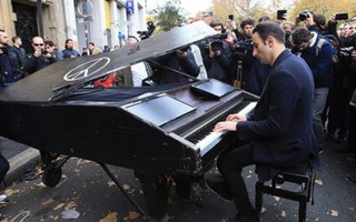 Chơi piano tại hiện trường khủng bố Paris