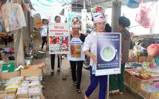 Nghệ An: Truyền thông về vệ sinh an toàn thực phẩm tại chợ quê