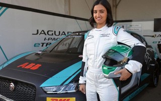 Tay đua nữ chuyên nghiệp đầu tiên trong lịch sử Saudi Arabia thành khách VIP