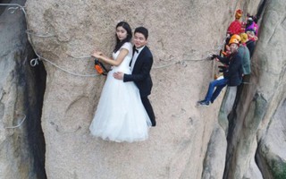 Cặp đôi mạo hiểm chụp ảnh cưới trên vách đá dựng đứng 