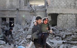 Nỗi thống khổ của người dân Syria giữa hai làn đạn