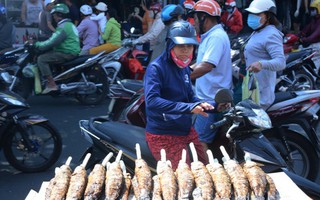 Phố cá lóc ở Sài Gòn đông nghịt khách ngày vía Thần tài