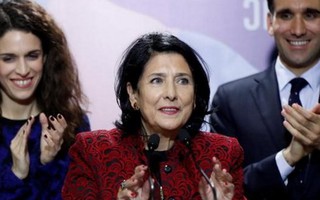 Bà Salome Zurabishvili chiến thắng trong cuộc bầu cử tổng thống Gruzia