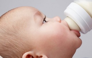 Tuyên bố chung của 8 nước 'quan ngại về tiếp thị sữa công thức tràn lan'