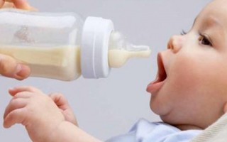 Bí quyết tránh tử vong khi bé bị sặc sữa