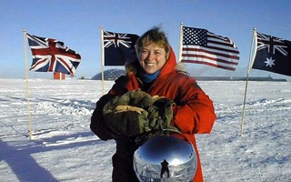 Nữ bác sĩ chiến đấu với bệnh ung thư ở Nam Cực