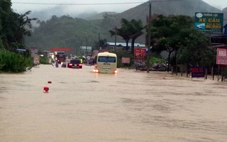 Sơn La: Người dân trợ giúp vợ chồng bị lũ cuốn trôi kho hàng 7 tỷ đồng 