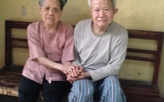Ngọn nến cuối ngày không tắt của cặp tình già ở Trại Phong